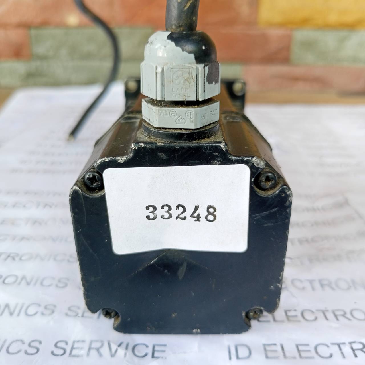 USAREM-01DRO11 SERVO MOTOR " YASKAWA "