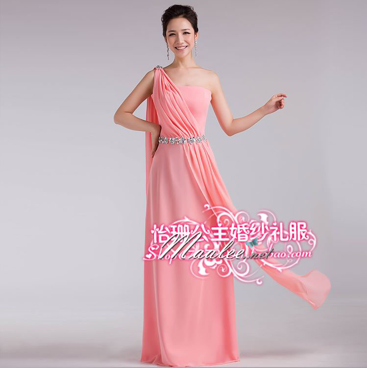 พร้อมเช่า ชุดราตรียาว ไหล่เดียว สีโอรส จับเตรปสไตล์กรีก คาดคริสตัลช่วงเอว