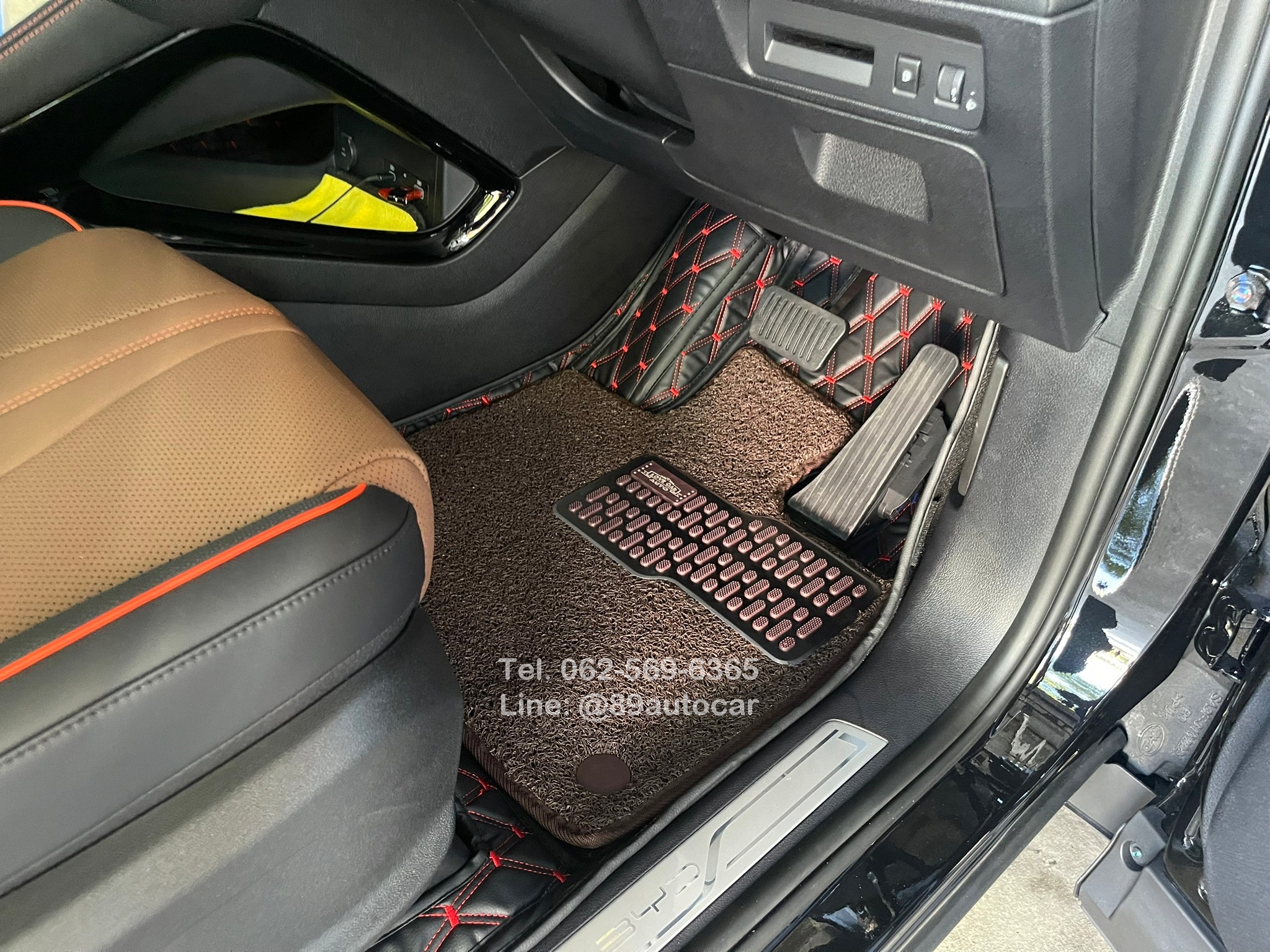 พรมปูพื้นรถยนต์ BYD Sealion 6 ปูพรมVVIP สีดำด้ายแดง เสริมไวนิลดักฝุ่นสีน้ำตาล