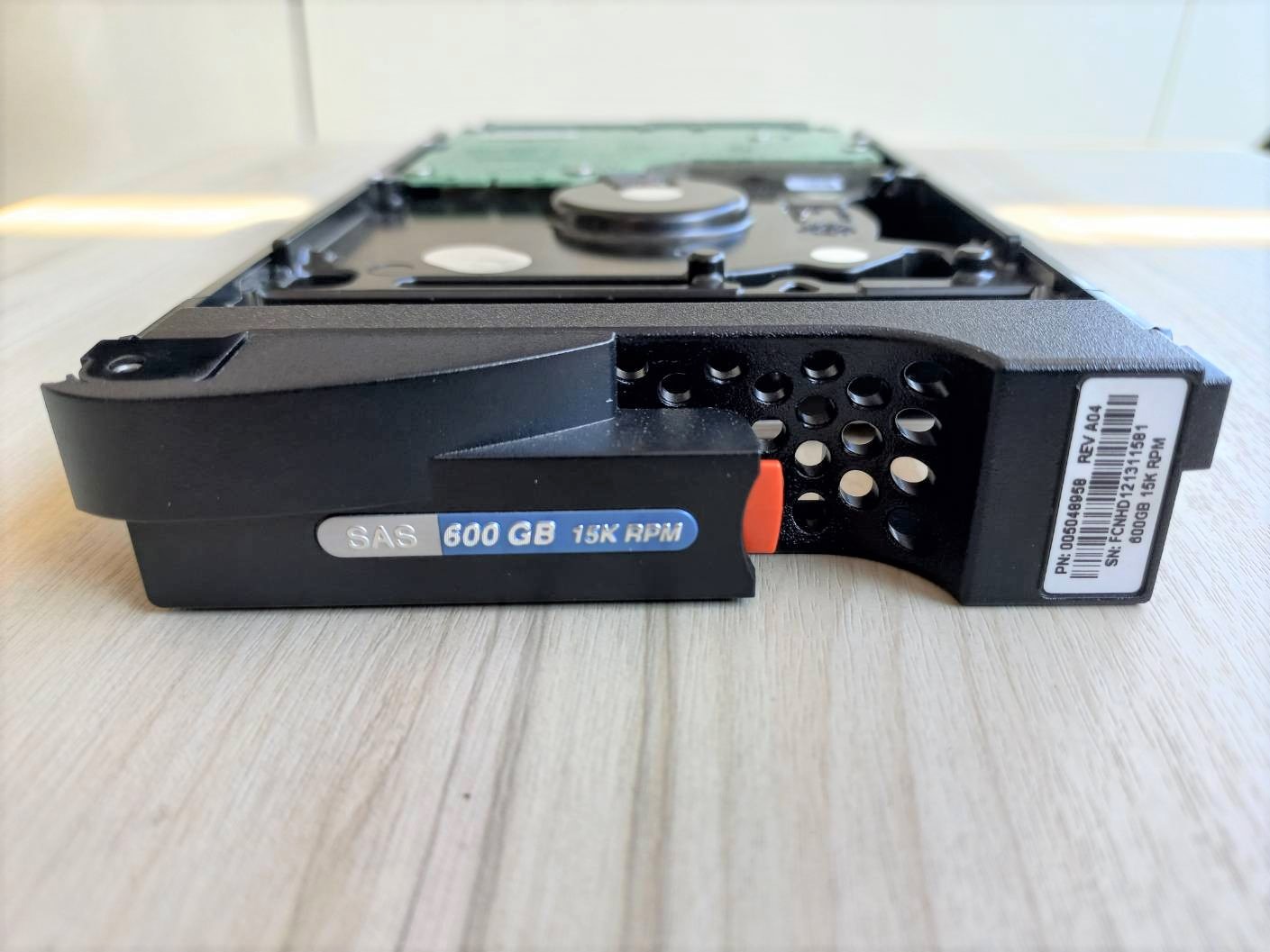 005048958 9FN066-031 EMC 600GB 15K SAS 3.5 6Gbs HDD WTRAY G439P 118032656-A01 NOB.