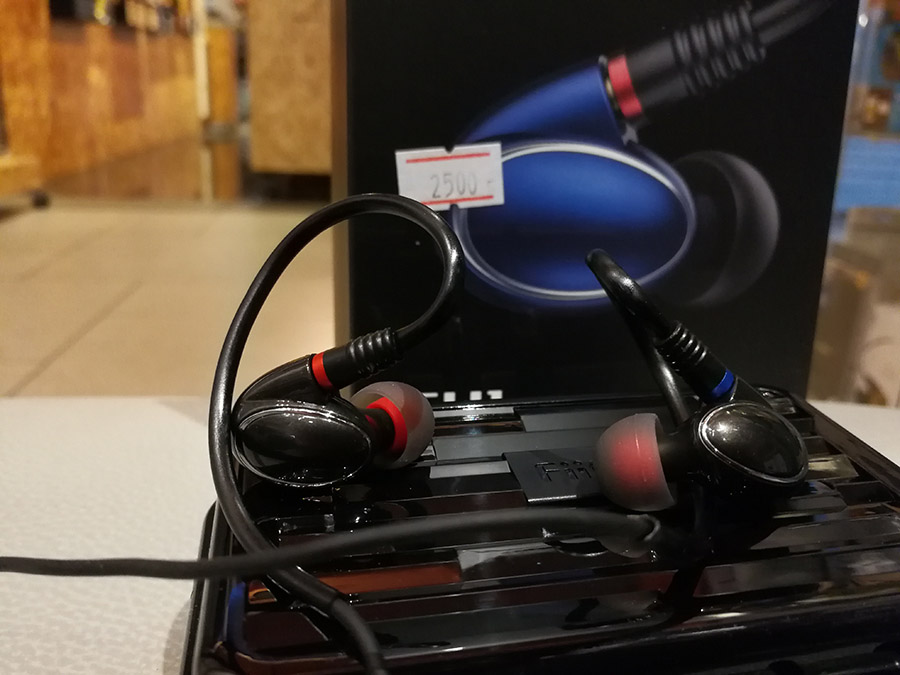 Fiio Fh1 หูฟัง 2 Driver Hybrid IEM รุ่นล่าสุด (1DD+1BA) ไดร์เวอร์ Knowles 33518 พร้อมสายแบบมาตรฐานและแบบ Balance ถอดสายได้