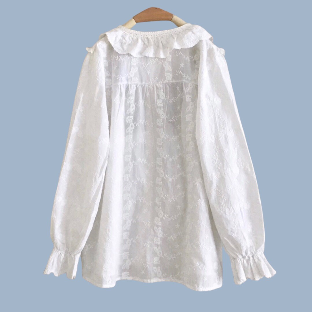 เสื้อผ้าลูกไม้ลายปักแต่งระบาย