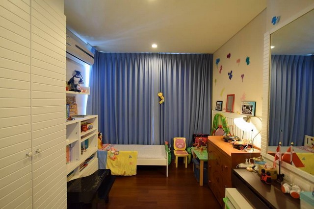 ให้เช่าคอนโดหรู ไอวี่ ทองหล่อ ชั้น 10 ห้อง 186 ตร.ม.4 ห้องนอน เฟอร์นิเจอร์ เครื่องใช้ครบครัน