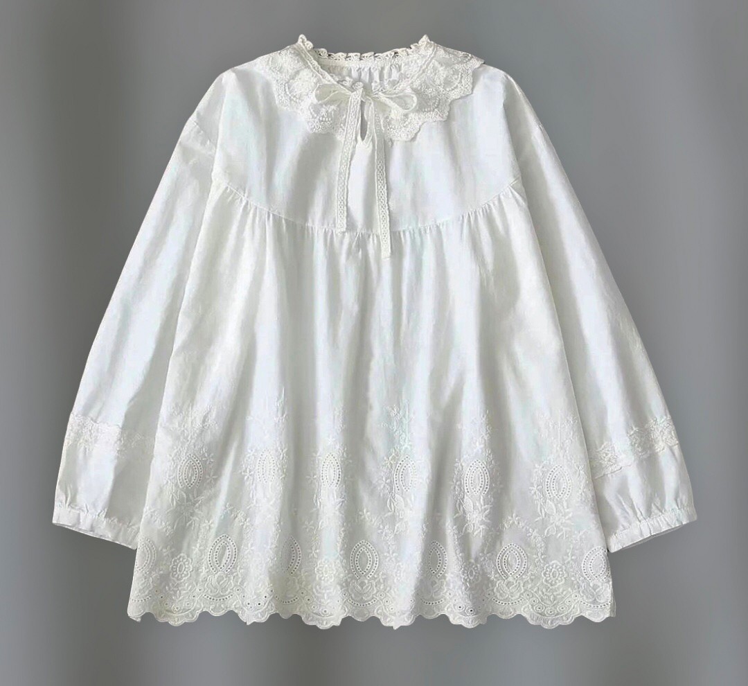 เสื้อผ้าฝ้ายลายปักลูกไม้แต่งคอระบาย