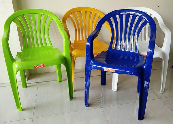 เก้าอี้พลาสติกมีพนักพิง+ที่เท้าแขน ขนาด 53.5 x 53 x 82.5 cm. รุ่น 999