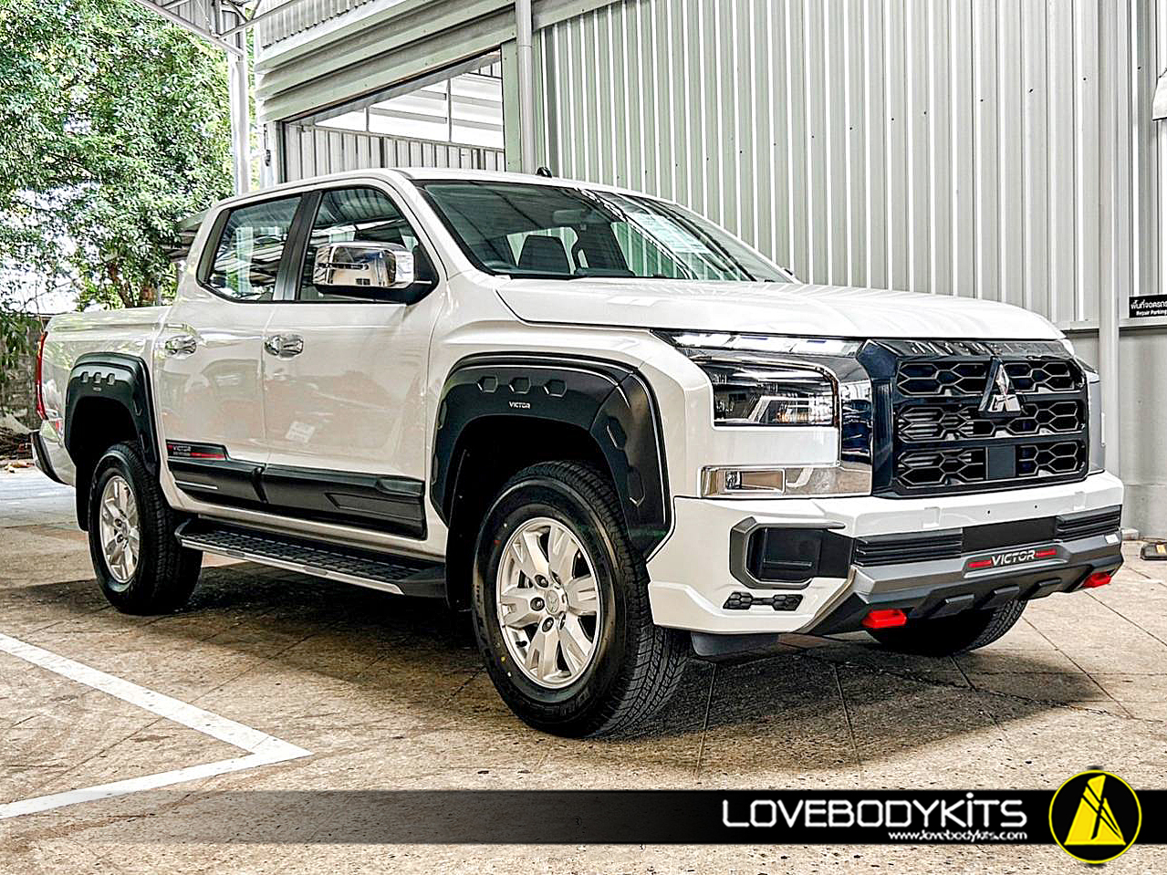 ชุดแต่ง VICTOR :TRITON 2023 ตัวสูง