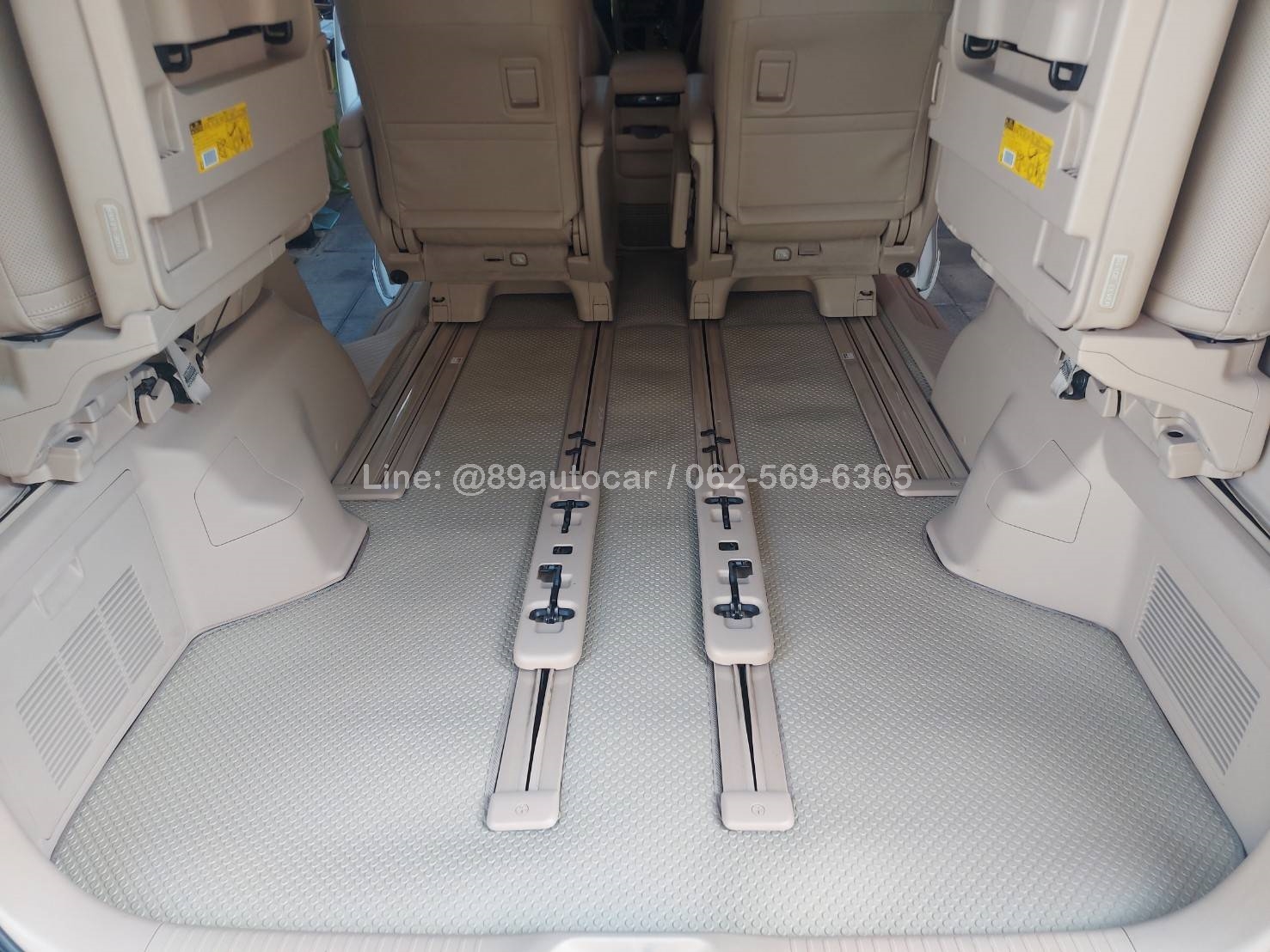 ผ้ายางปูพื้นรถยนต์ Toyota Alphard 20 ปี 2014 ปูกระดุมเล็ก PVC สีครีมขอบครีม