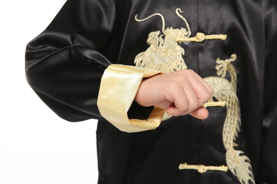 Pre-order ชุดจีนชายเด็ก เสื้อคอจีน ผ้าไหมจีน สีดำปักลายมังกร