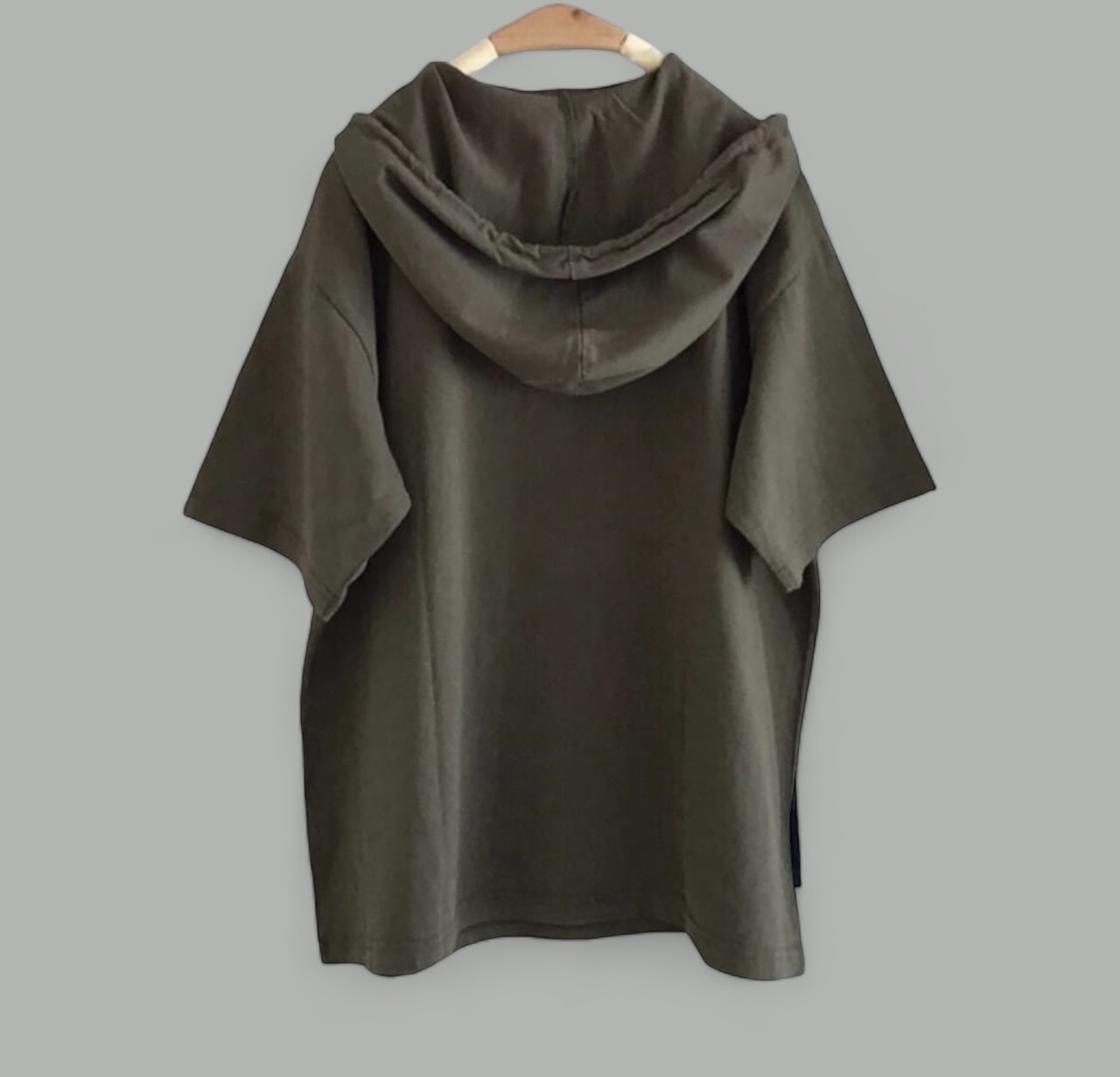เสื้อฮู้ดผ้ายืดลายปักแต่งกระเป๋า