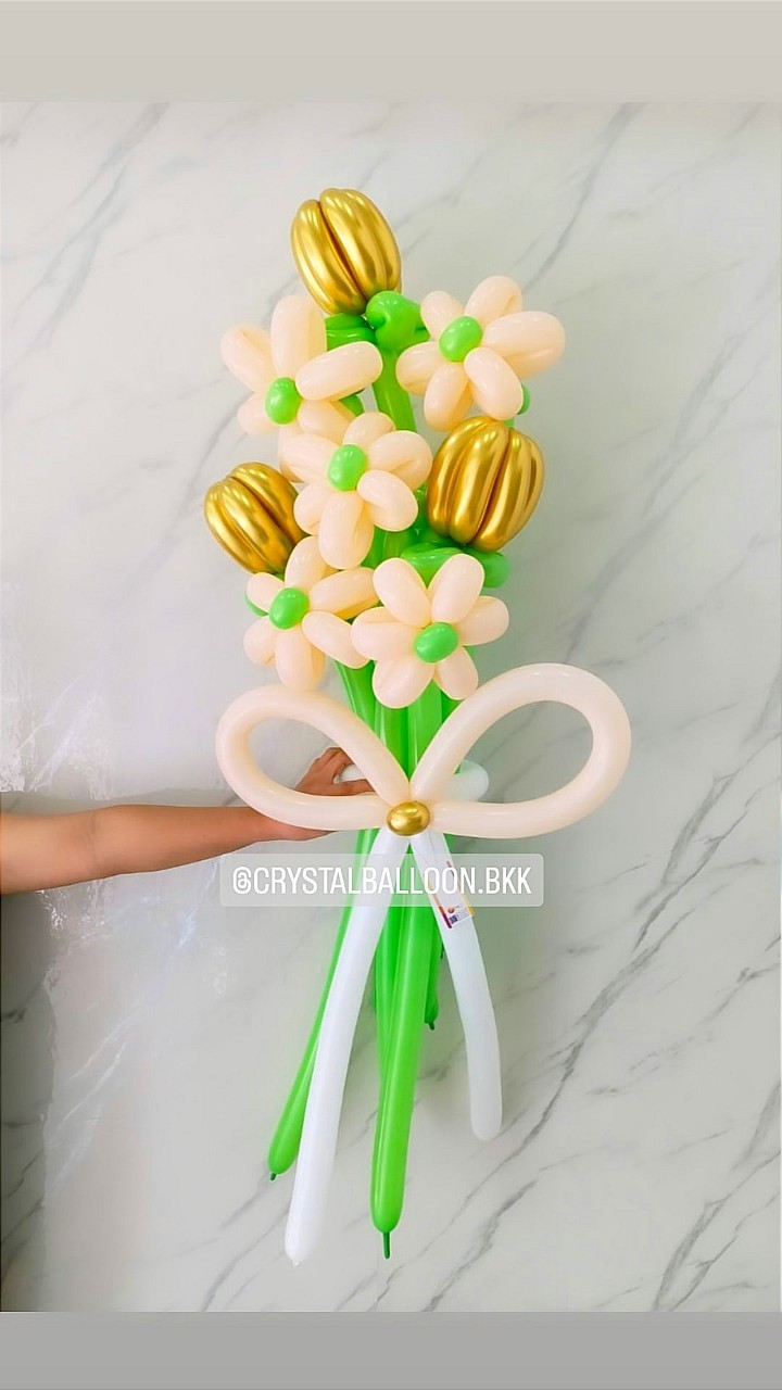 สั่ง Flower Balloon Medium Bouquet ช่อ 8 ดอก พร้อมตกแต่ง สามารถเปลี่ยนสีลูกโป่งได้