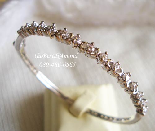 BB031RD++กำไล infinity style++กำไลดีไซน์คล้าย ตัว infinity เลข 8 ตะแคง มีเพชรวางตรงกลาง ชูเล็กน้อยทำให้เพชรสวยวิ๊งๆมากๆๆ เรียบๆ แต่ดูดี ดูโปร่งๆไม่ทึบ