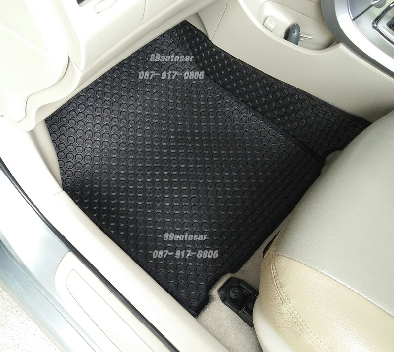 ผ้ายางปูพื้นรถยนต์ Toyota Altis 2006-2013 กระดุมสีดำขอบดำ