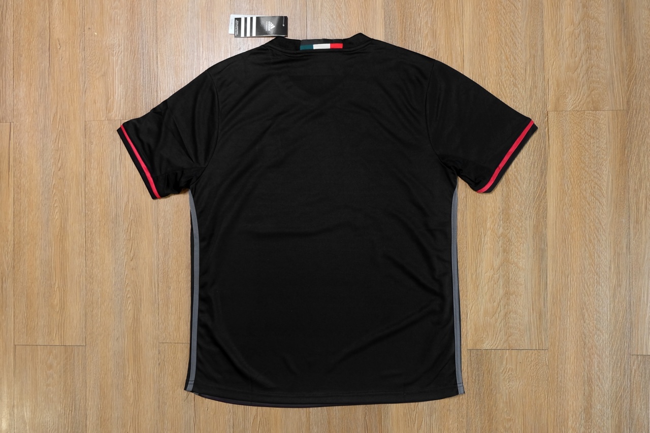 AC Milan 2016/17 Home Vintage Jersey เสื้อบอลเอซีมิลาน เสื้อเอซีมิลานย้อนยุค Fly Emirates