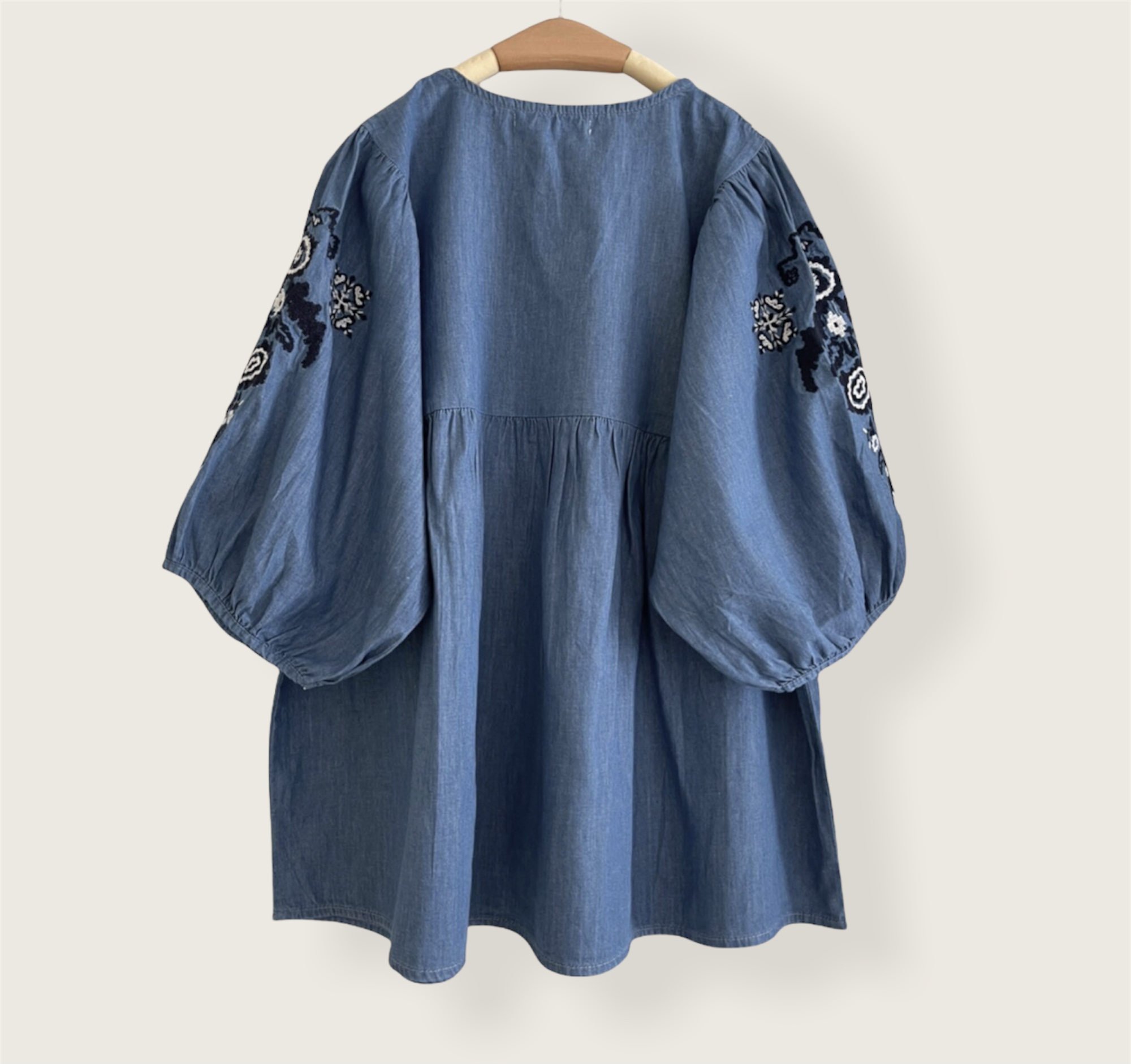 เสื้อยีนส์ฟอกลายปัก