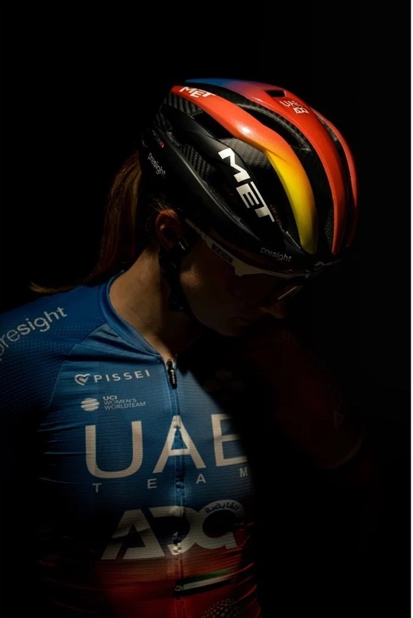 หมวกจักรยานอิตาลี MET Trenta 3K Carbon MIPS Team ADQ Edition ลายทีม ADQ UAE ไซส์ S 52-56 NEW2024