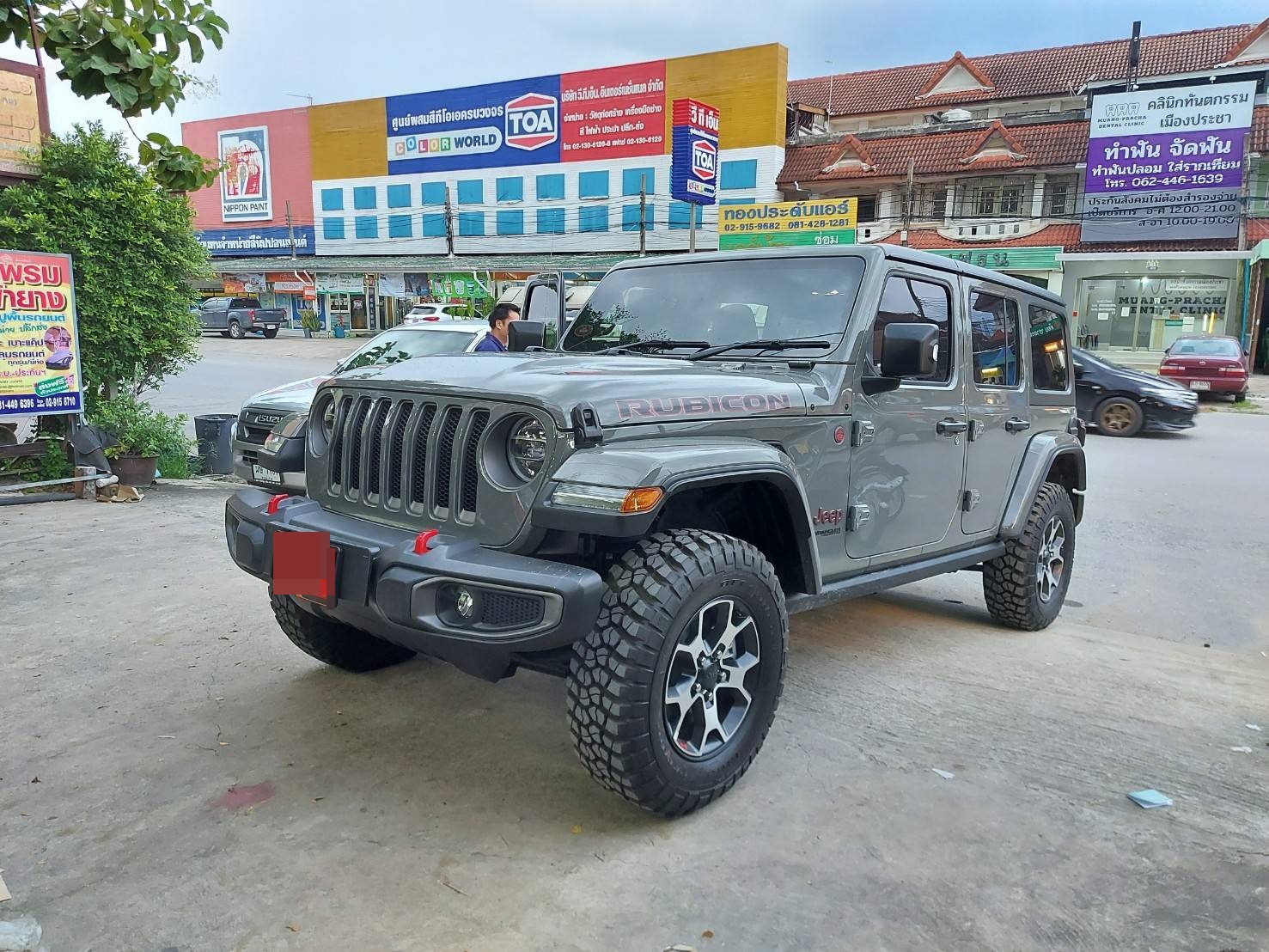 พรมรถ Jeep Wrangler Robicone ปูพรมหกดี สีแดงสด เข้ารูป เต็มคัน