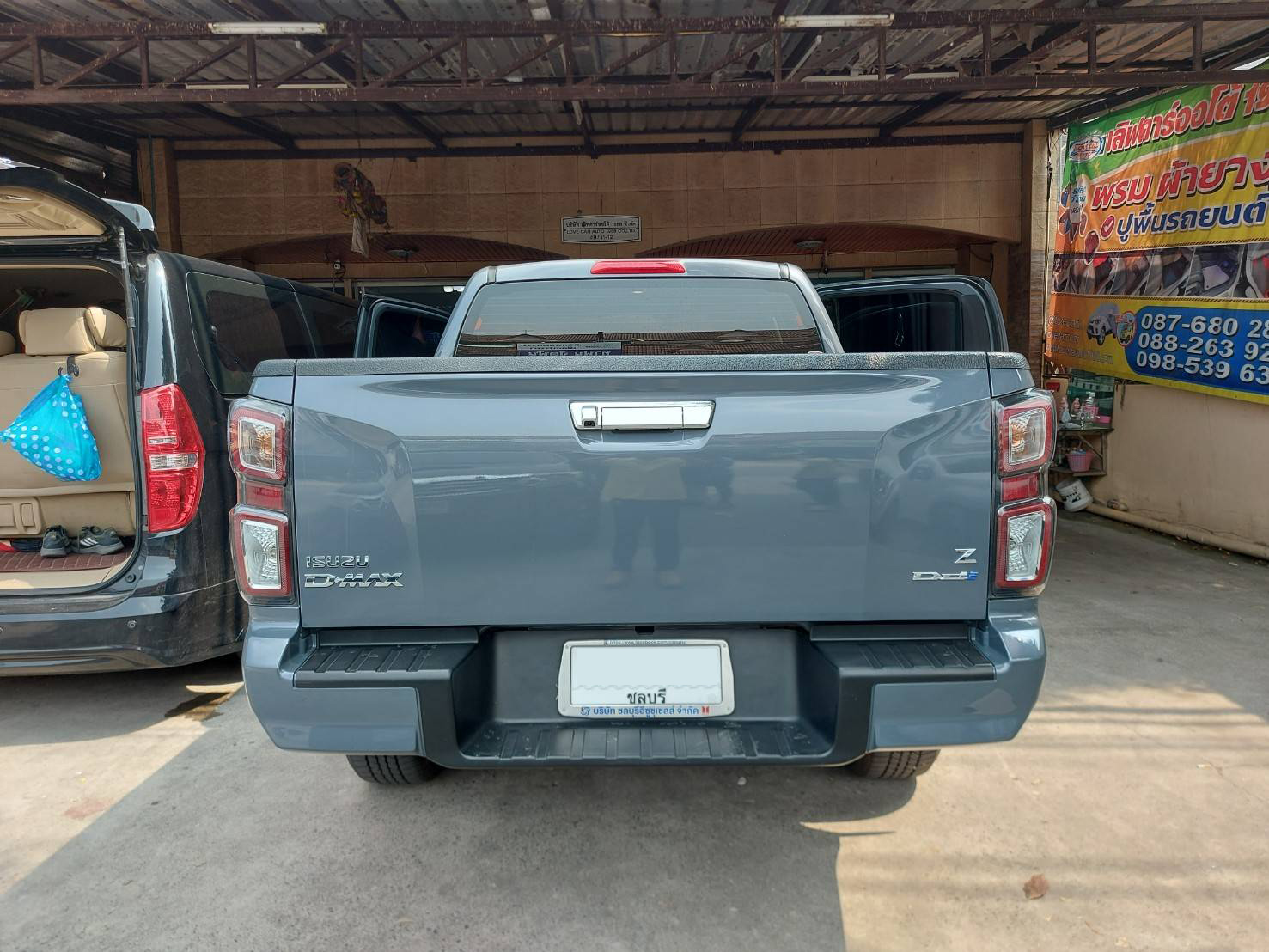 Isuzu D-Max 4Door (อีซูซุ ดีแม็ค 4ประตู) 2020-2023 ปูพรม VVIP สีเขียวด้ายทอง