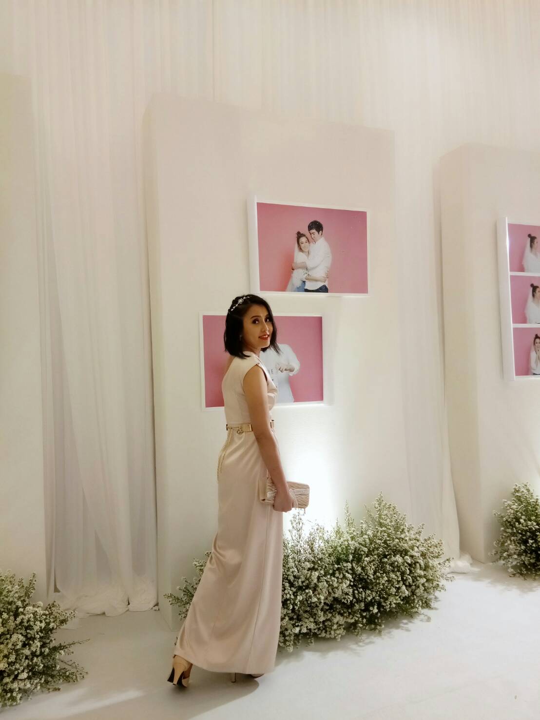 พร้อมเช่า ชุดเดรส เดรสไหล่เดียว ผ้าดัชเชส แพทเทิร์นเนียบ แต่งระบายสะโพก สีทอง rose gold