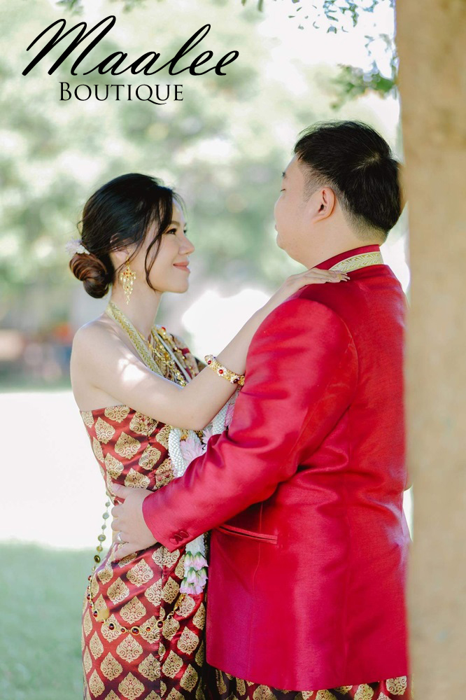 พร้อมเช่า ชุดแต่งงานไทยประยุกต์ สีแดง