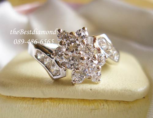 BR711RD+++Between 2 Flowers แบบกลาง+++แหวนดอกไม้ แบบหนีบ แบบน่ารัก หรูหรา ดูดีมากๆๆ เพชรวิ๊งๆ แวววาวสวย ใส่แล้วนิ้วเรียวเลยค่ะ