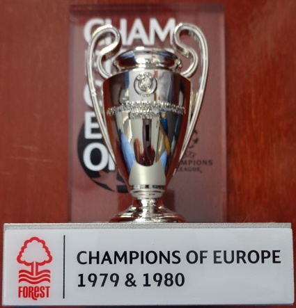 โมเดลถ้วยรางวัลฟุตบอล การแข่งขันฟุตบอลยูฟ่า แชมป์เปี้ยน ลีก - UEFA CHAMPIONS LEAGUE 3D TROPHY on an ACRYLIC PEDESTAL - สโมสรน็อตติ้งแฮม ฟอเรสต์ ราชันย์แห่งยุโรป 1979 และ 1980 ใหม่ / UEFA CHAMPIONS LEAGUE International Football Tournament Football Trophy M