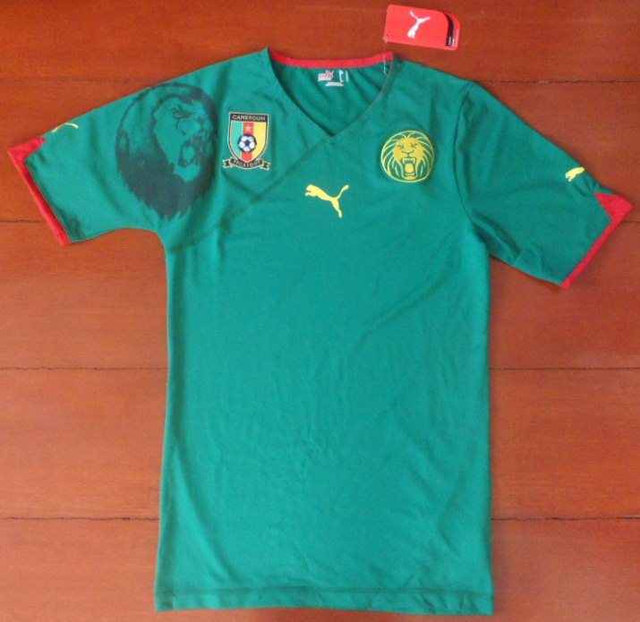 เสื้อฟุตบอล ทีมชาติแคเมอรูน Player Version ชุดเหย้า ชุดลุยศึกฟุตบอลโลก 2010 พร้อมกล่องไม้ ใหม่ XL-Size / CAMEROON Football Shirt Player Version Home Kit World Cup 2010 Jersey with Box Set NEW XL-Size