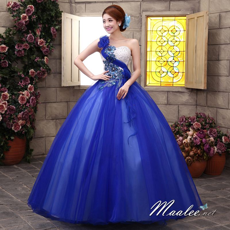 พร้อมเช่า ชุดแฟนซี ชุดราตรียาว สีน้ำเงิน เกาะอกไหล่เดียว แต่งดอกไม้ช่วงบน กระโปรงพองสวย