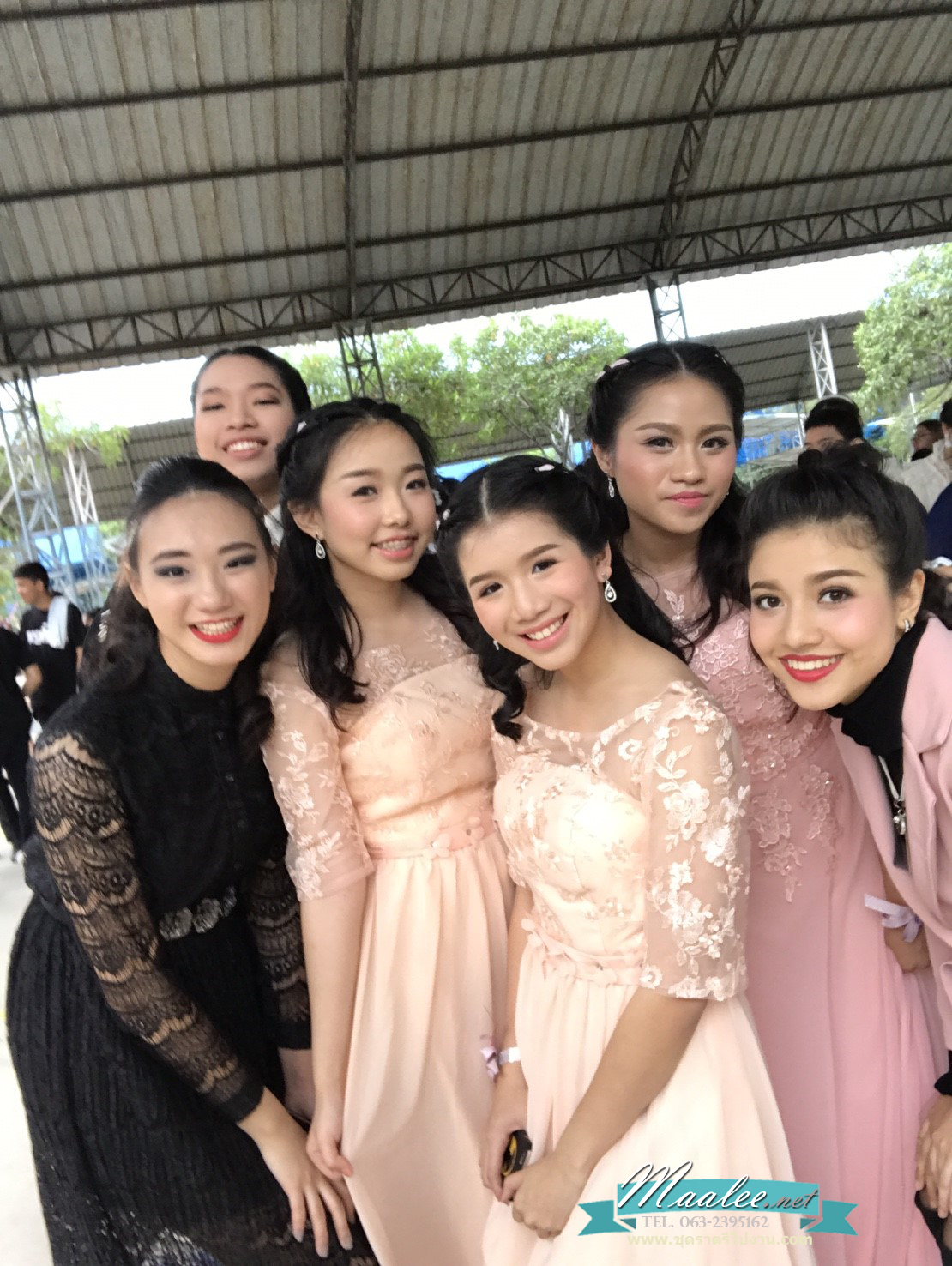 พร้อมส่ง ชุดราตรียาว สีขาว แขนยาว แบบเรียบหรู แต่งลูกไม้เซาะดอก ปักลูกปัดมุก