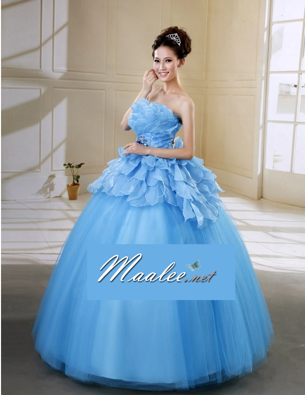 พร้อมเช่า ชุดแฟนซี ชุดราตรียาว สีฟ้า เกาะอก แต่งระบาย กระโปรงพองสวย ซิปหลัง