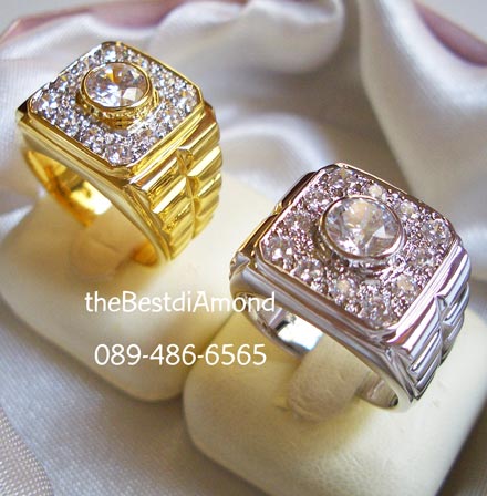 BR811RD++แหวนชายหน้าสี่เหลี่ยม เพชรกลาง 80 สตพร้อมล้อมด้วยเพชรฝังจิกไข่ปลา งานสวย หรูหรา อยู่ได้นาน ไม่มีล้าสมัย ใส่ติดนิ้วได้เลย เหมือนของจริงมากๆๆ