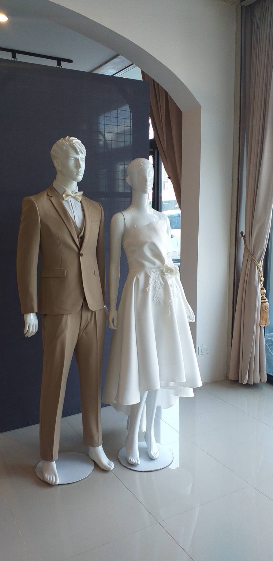 พร้อมเช่า ชุดแต่งงาน มินิมอล ชุดหมั้น เกาะอก หน้าสั้นหลังยาว