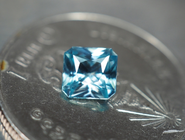 เพทายกัมพูชา 0.80 กะรัตสีฟ้า (0935)