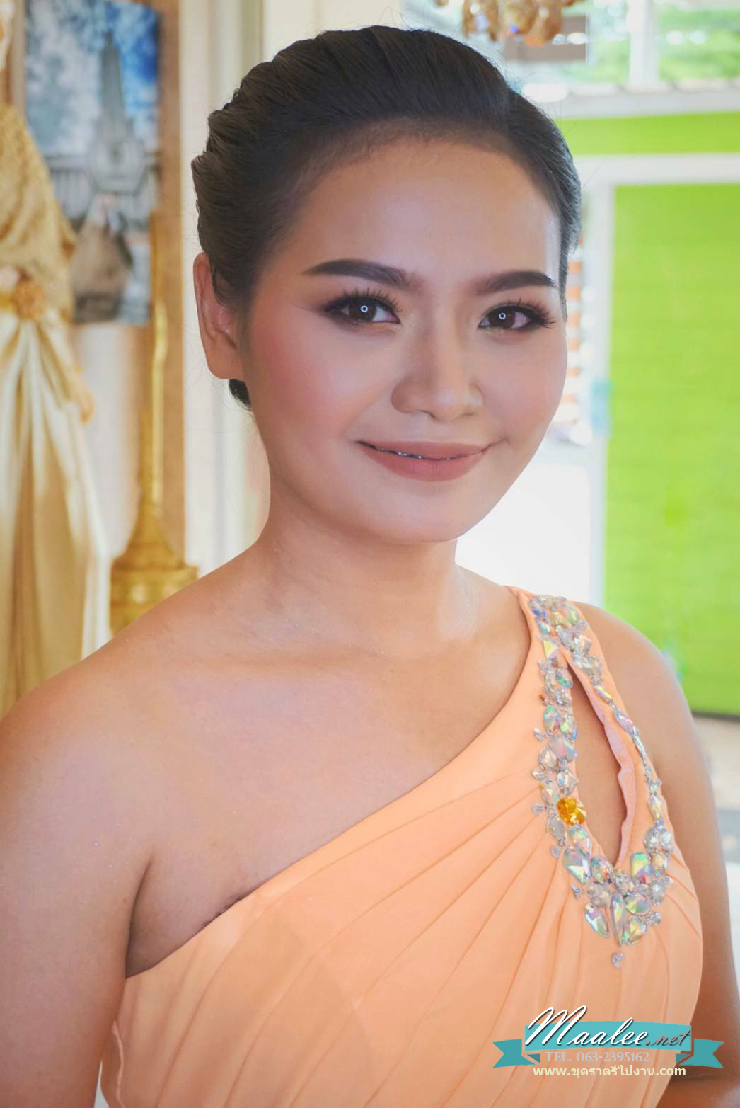 พร้อมเช่า ชุดราตรียาว ไหล่เดียว สีส้ม ผ้าชีฟอง แต่งเลื่อม+มุก ช่วงเนินอกและเอว