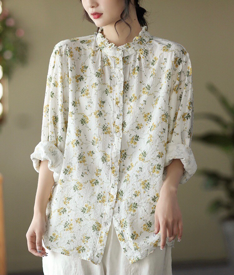 เสื้อผ้าฝ้ายลายดอกไม้แต่งคอระบาย