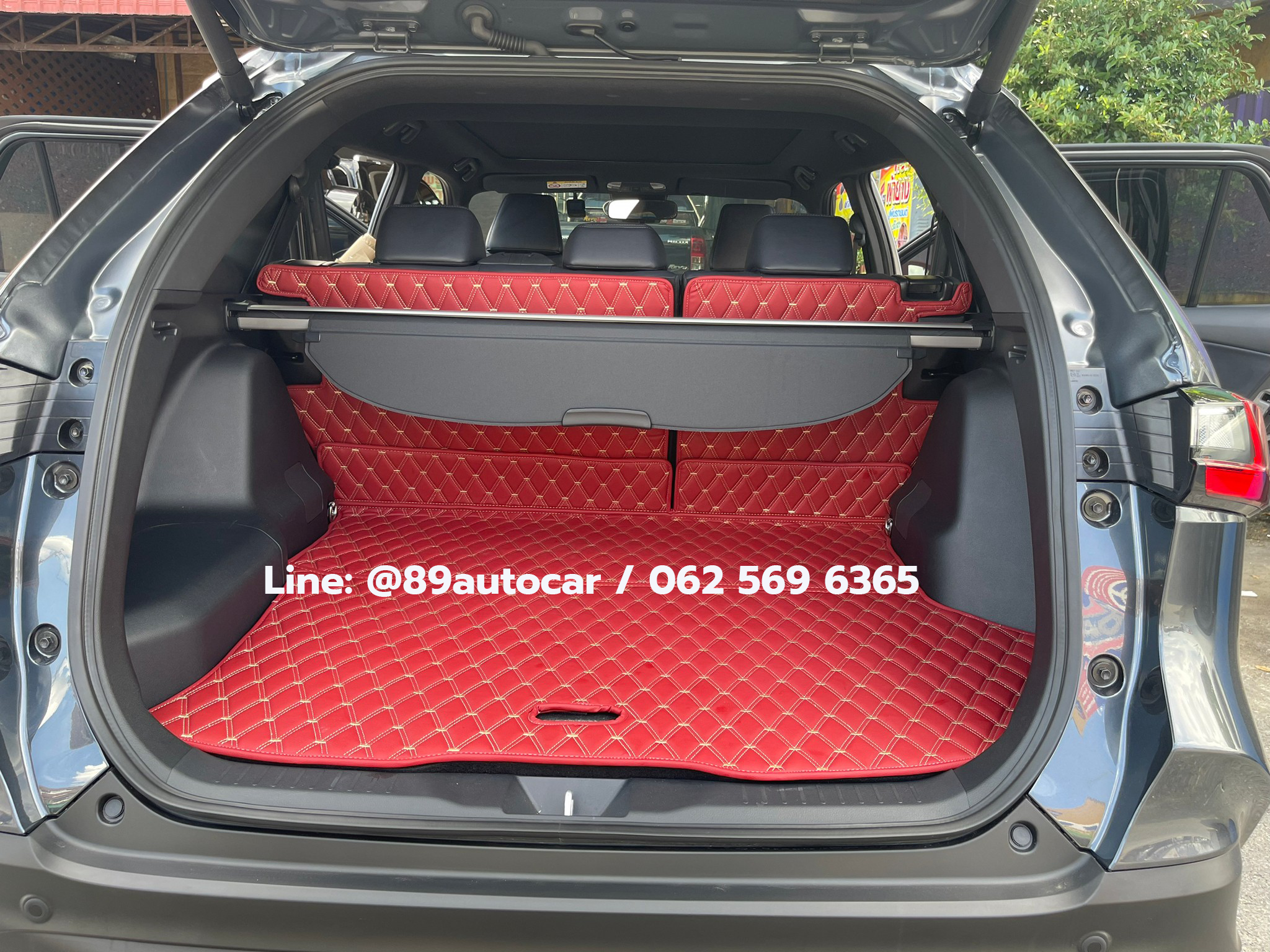 พรมปูพื้นรถยนต์ Toyota Yaris Cross 2023-2024 (โตโยต้า ยาริสคลอส) พรมvvip สีแดงไวน์ด้ายทอง เต็มคัน