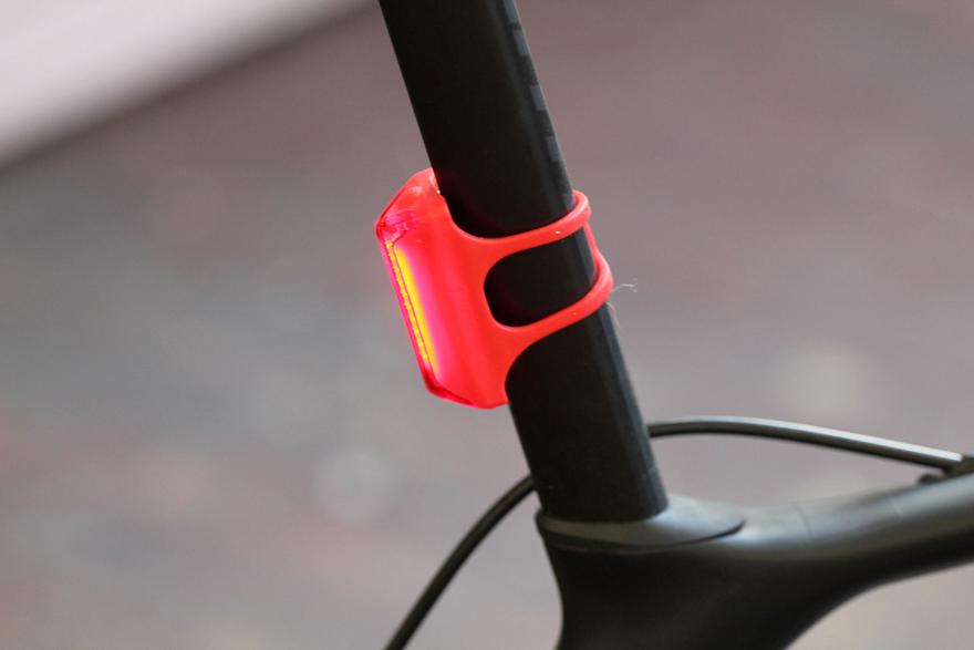 ไฟท้าย GUEE COB-X RED Rear LED LIGHT (USB.) ไฟแสงสีแดง