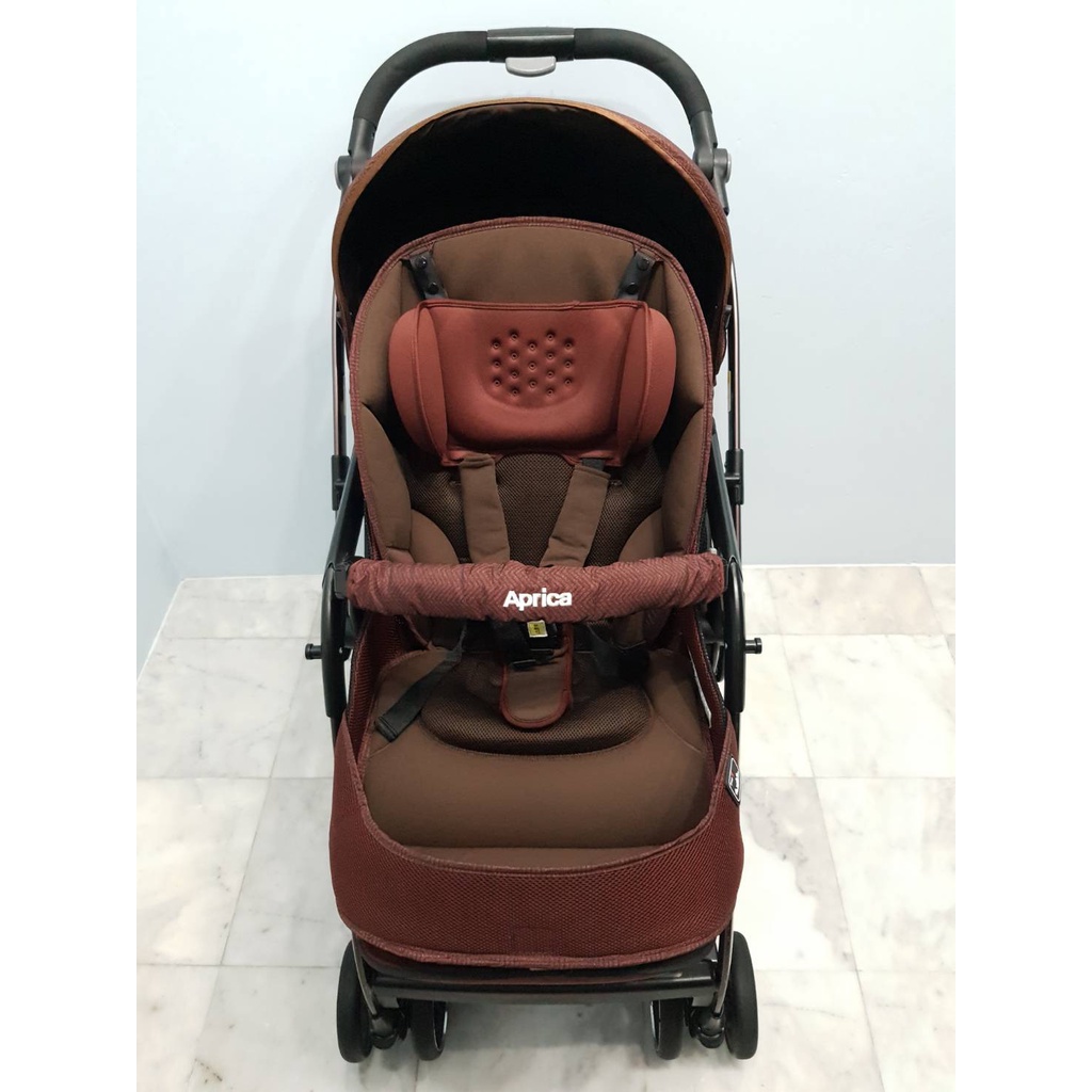 รถเข็น aprica optia premium สีน้ำตาล