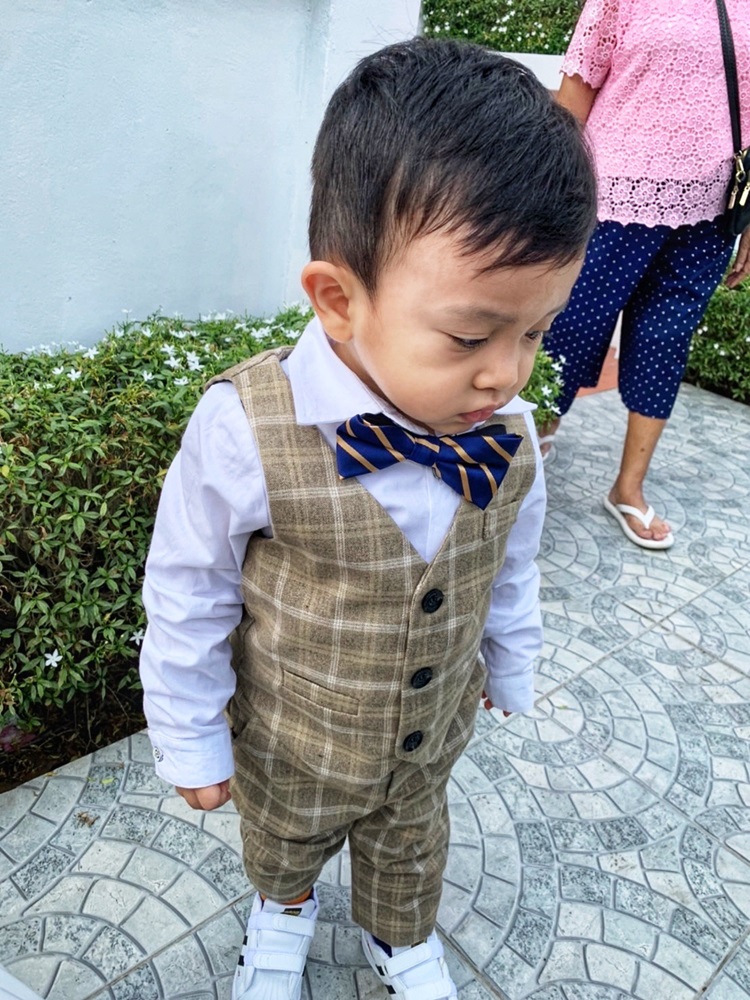 พร้อมเช่า ชุดสูทเด็กชาย สีกากีลายตาราง ** พร้อมเช่าไซส์ 100 , 110 , 120,130,140,150 **