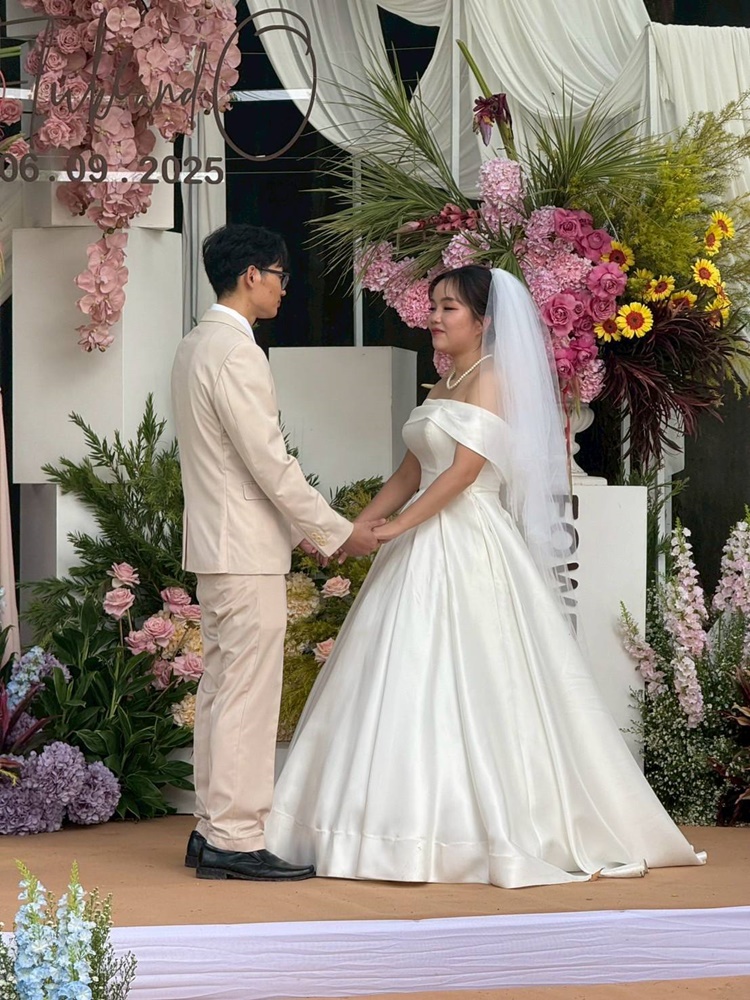 พร้อมเช่า ชุดสูทชาย สูทเพื่อนเจ้าบ่าว สีครีม เบจ Beige Brown (ไม่มีกั๊ก)