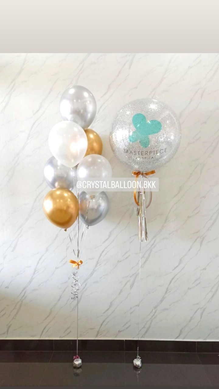 ลูกโป่ง เปิดงาน Bubble ขนาด 24" กลิตเตอร์สีเงิน 1 ลูก พร้อม ช่อลูกโป่งสีโครเมี่ยม ช่อ 7 ลูก 1 ช่อ Theme สีเงินโครเมี่ยม-ทองอ่อนโครเมี่ยม พร้อมตกแต่ง สามารถเปลี่ยนสีลูกโป่ง/เปลี่ยนข้อความ/เปลี่ยนขนาดได้