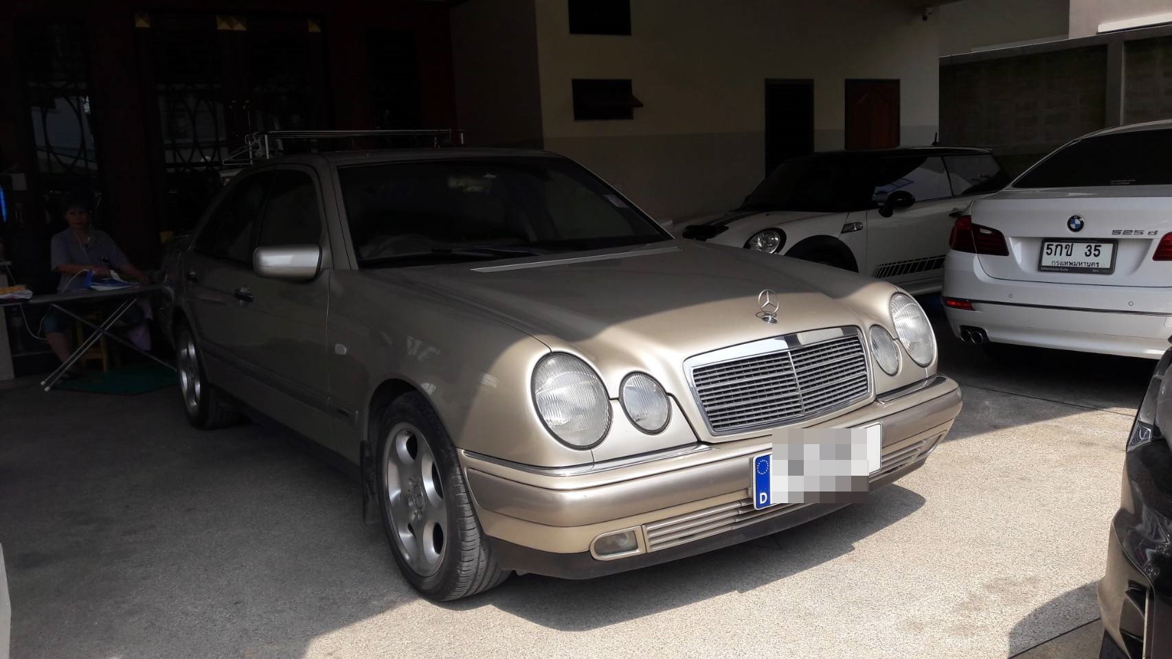 พรมในรถยนต์ Benz E240 W210 ปูพรม6D สีกาแฟ เข้ารูป เต็มคัน