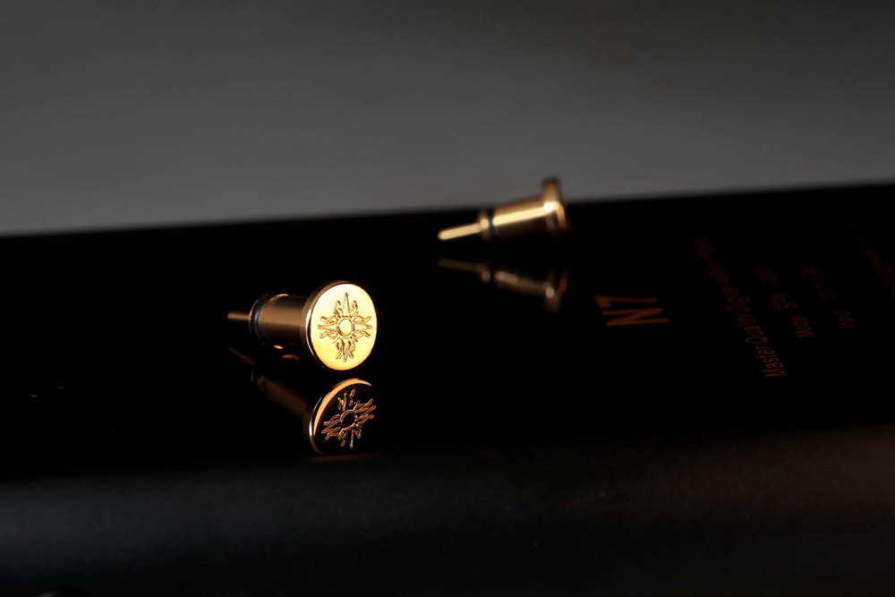 ขาย Cayin P35A+P44A ปลั๊กกันฝุ่นชุบทองสำหรับปิดช่องหูฟังเครื่องเล่นเพลงพกพา