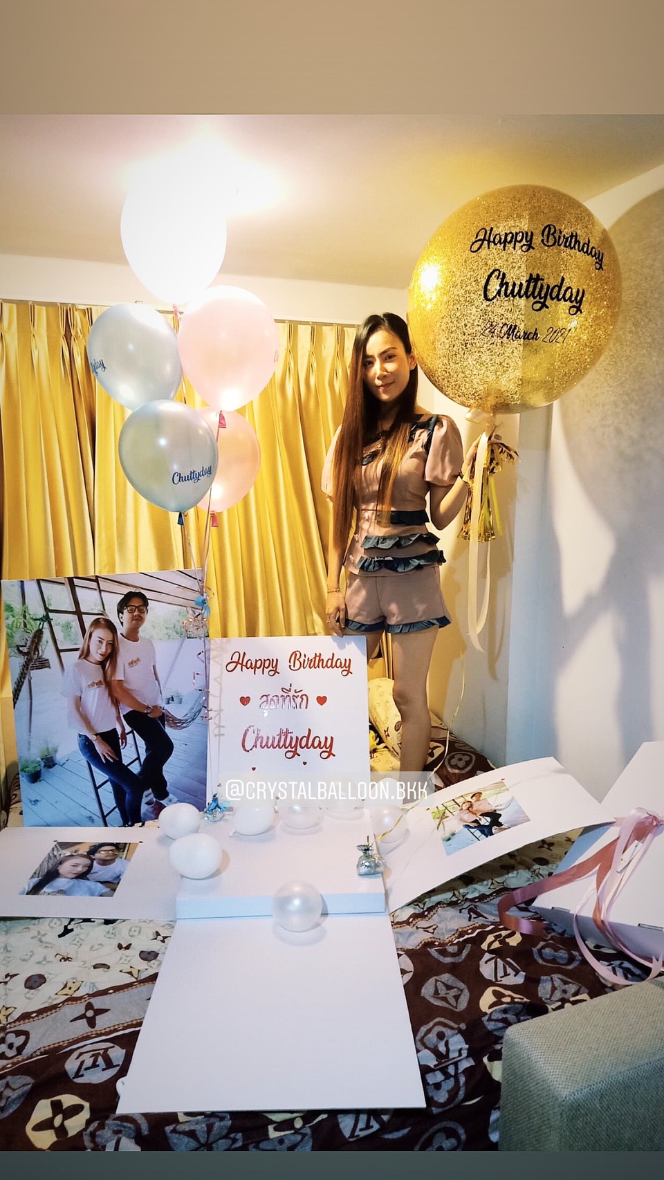 Surprise Box กล่องเซอร์ไพรส์วันเกิด Bubble ขนาด 24" พร้อมตกแต่ง ช่อลูกโป่ง 1 ช่อ,สามารถใส่รูปได้ 4 ใบ สามารถเปลี่ยนสีลูกโป่ง/เปลี่ยนข้อความได้