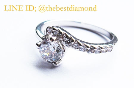 BR202RD+++แหวนชูผสมแถวแบบเอี้ยว แบบ2++ งานน่ารัก เก๋ไก๋ สวยมากๆ ดีไซน์เท่ห์ ด้วยบ่าเพชรข้างเดียว และบ่าอีกข้างเป็นงานทอง น่าร๊ากก