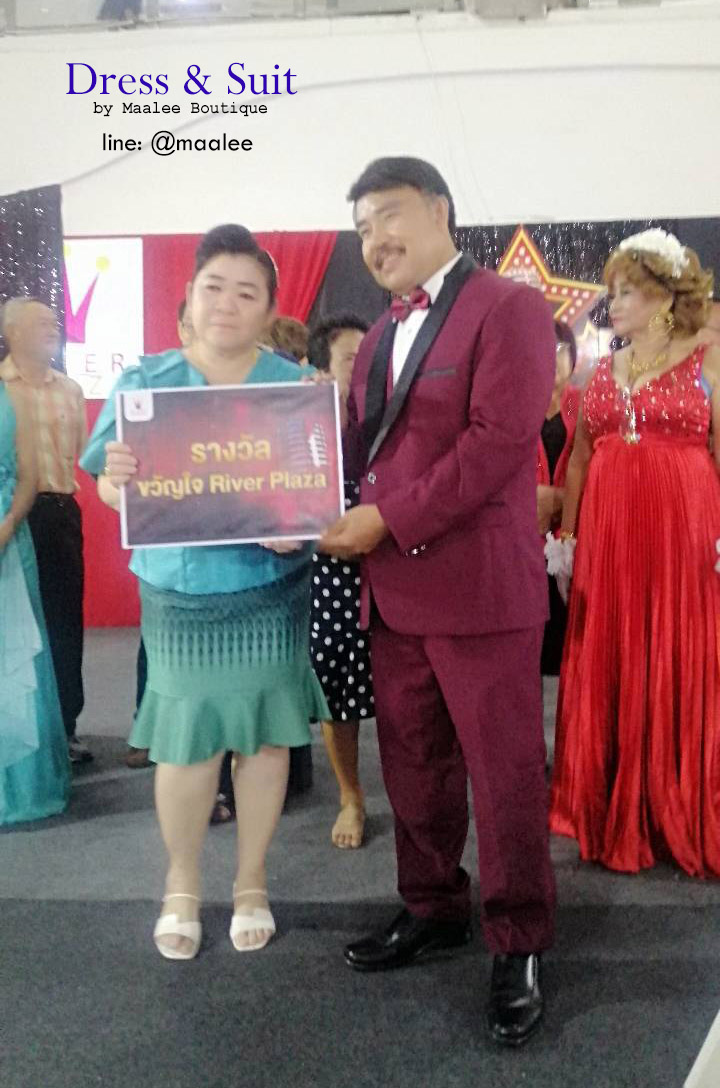 พร้อมเช่า ชุดสูททักซิโด้ สีเบอร์กันดี ปกกล้วย Tuxedo Suit with Shawl Collars (พร้อมเสื้อกั๊ก)