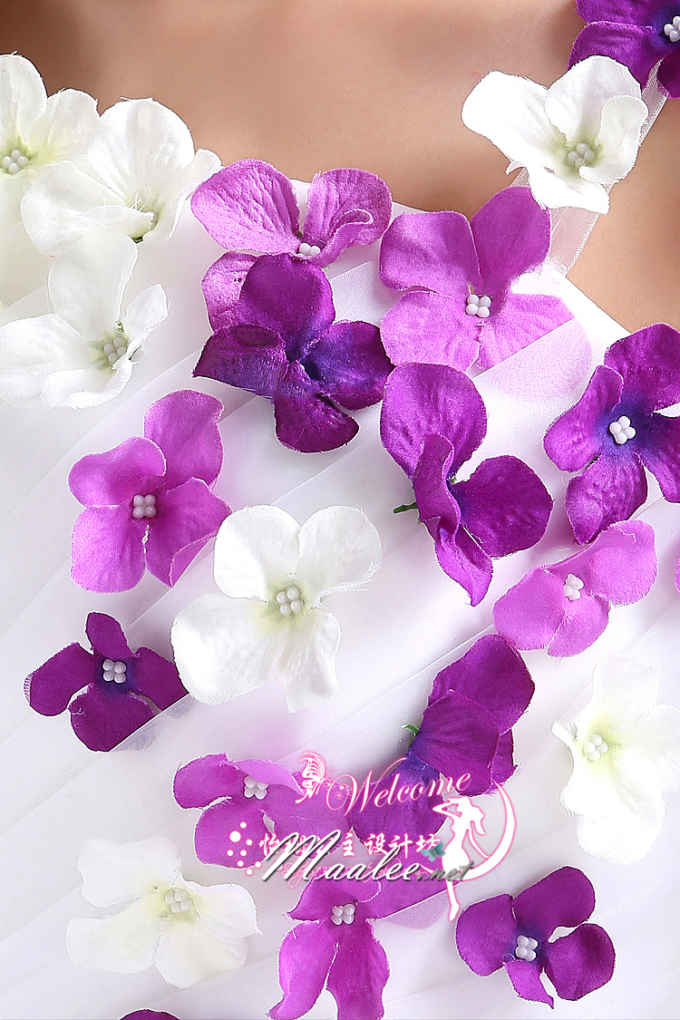 พร้อมเช่า ชุดแฟนซี ชุดราตรียาว ไหล่เฉียงแขนตุ๊กตา สีม่วง ขาว แต่งดอกไม้สามมิติ