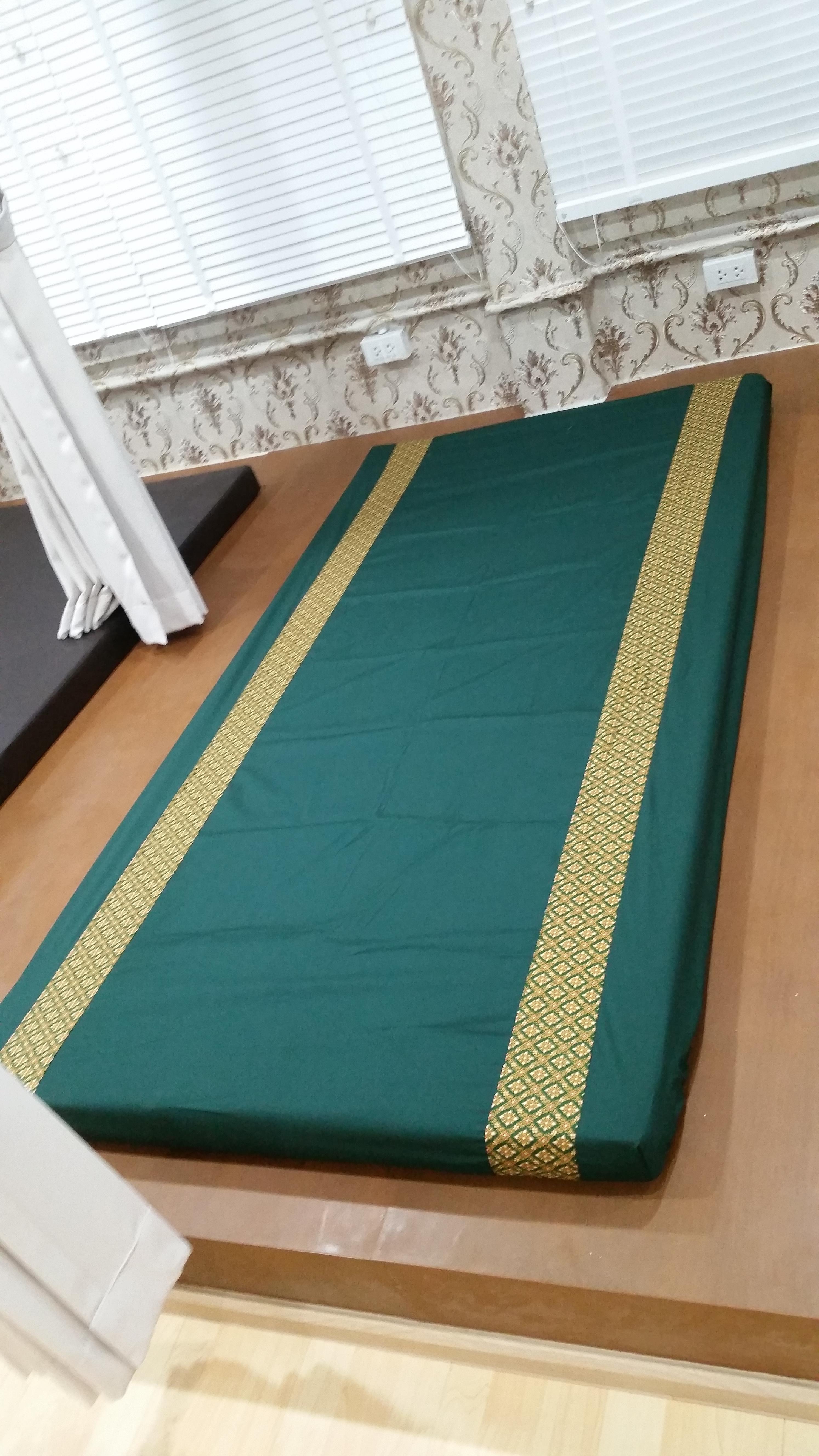 ผ้าปู คาดลายไทย