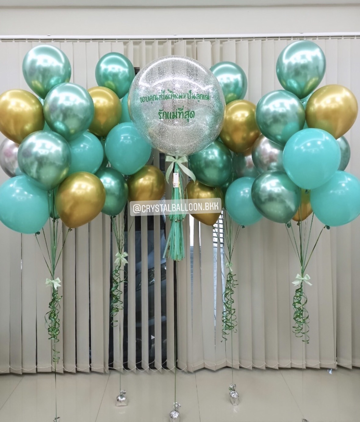ลูกโป่ง วันเกิด Bubble ขนาด 24" โทนสีเขียว พร้อม ช่อลูกโป่ง ช่อ 10 ลูก 4 ช่อ พร้อมตกเเต่ง สามารถเปลี่ยนสีลูกโป่ง/ข้อความ/ขนาดได้