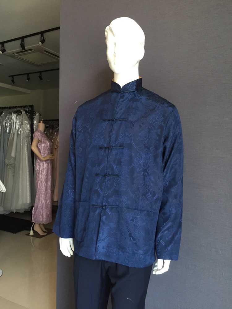 พร้อมส่ง (สินค้าตัวโชว์) ชุดจีน ชาย เสื้อคอจีน ผ้าแพร สีทอง / น้ำเงิน ใส่ได้สองด้าน (XL)