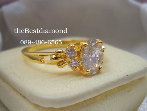 BR421+++แหวนชู เพชรcz กลางรูปไข่++ แบบเรียบ เก๋ ดูดีมีระดับ ใส่ได้นาน ไม่มีout เพชรรูปไข่สวยมาก เล่นไฟวิ๊งๆ ไม่แพ้เพชรกลม